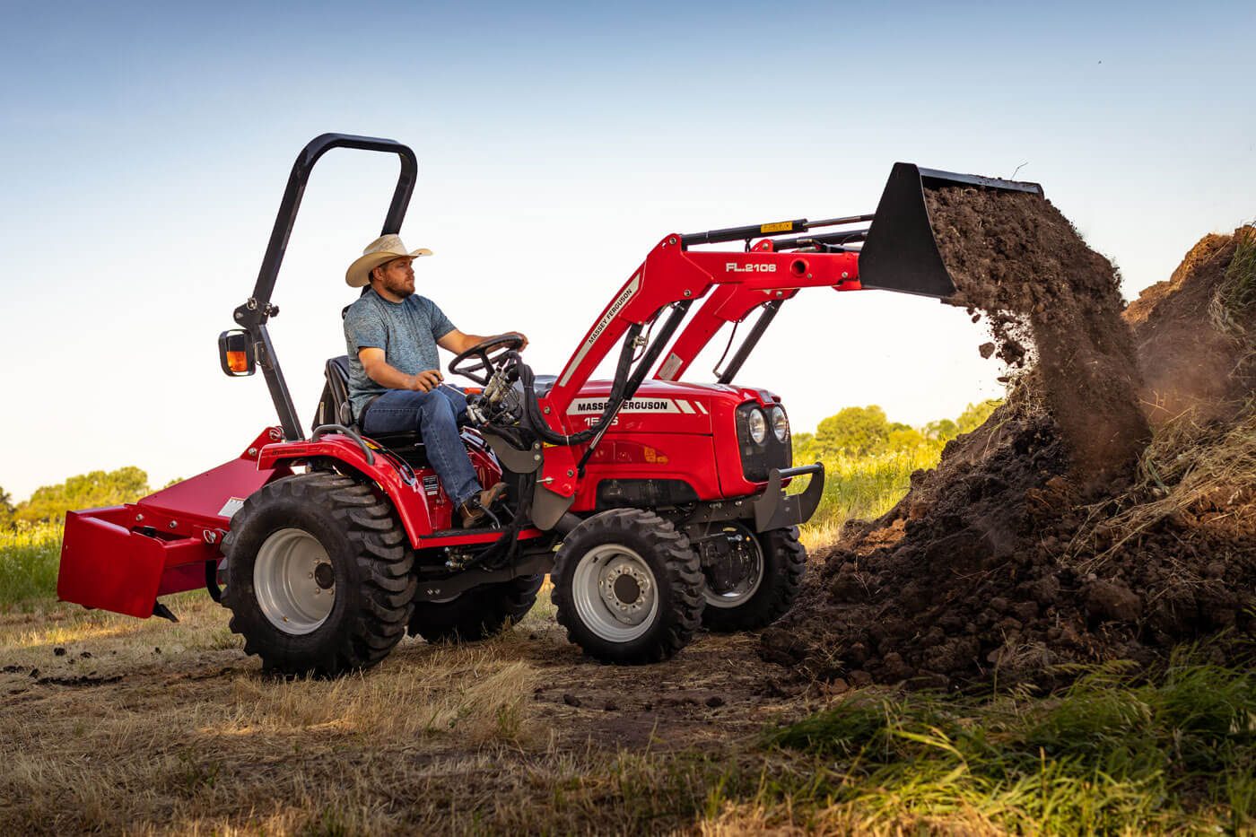 Key Benefits Powerful Fuel Efficiant Engines Massey Ferguson 1526 With Loader June 2020 Hesston Kansas 668A8125